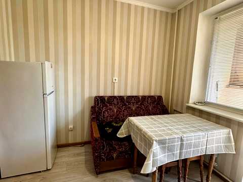 квартира за адресою Анни Ахматової вул., 15