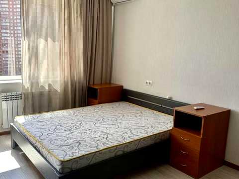 квартира за адресою Анни Ахматової вул., 15