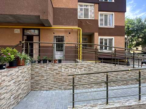 коммерческая по адресу Зоопарковая ул., 1