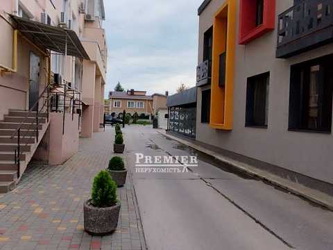 комерційна за адресою Івана Франка вул., 40 к1