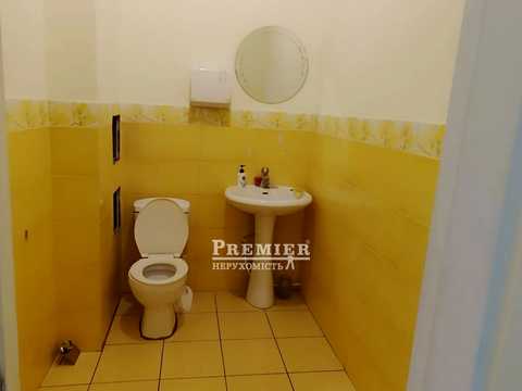 комерційна за адресою Івана Франка вул., 40 к1