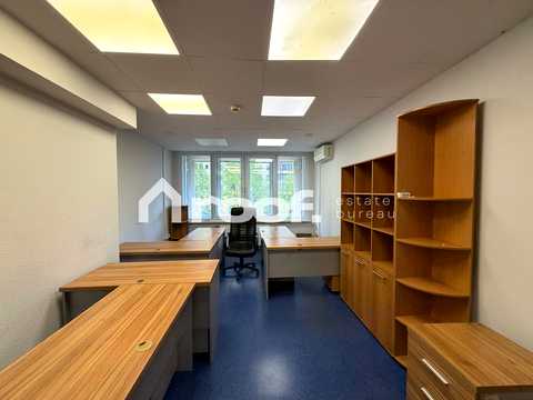 комерційна за адресою В'ячеслава Чорновола вул., 20