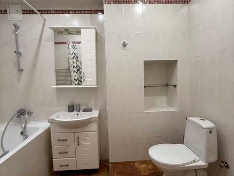 квартира за адресою Шовкуненка вул., 4