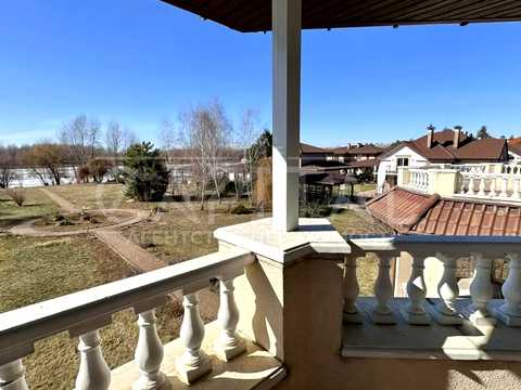 будинок за адресою с. Вишеньки, Набережная