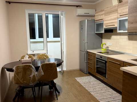 квартира за адресою Милославська вул., 8