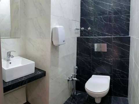 комерційна за адресою Жилянська вул., 68