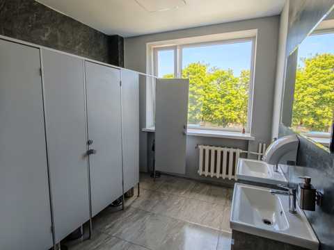комерційна за адресою Луцьк, Зв'язківців вул., 1 б
