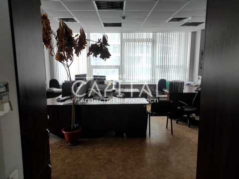 комерційна за адресою Андріївська вул., 7