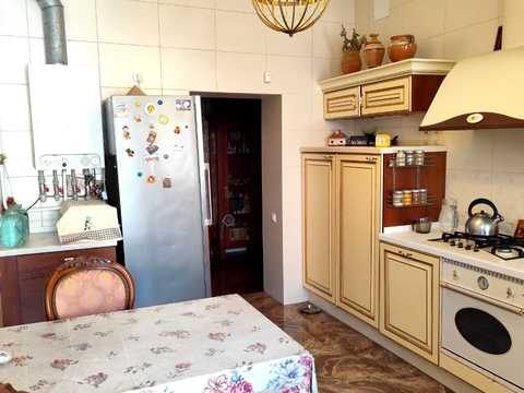 квартира за адресою Утьосова вул., 10