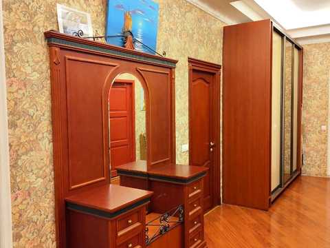 квартира за адресою Утьосова вул., 10