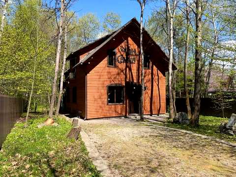 будинок за адресою Лугова