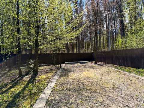 будинок за адресою Лугова