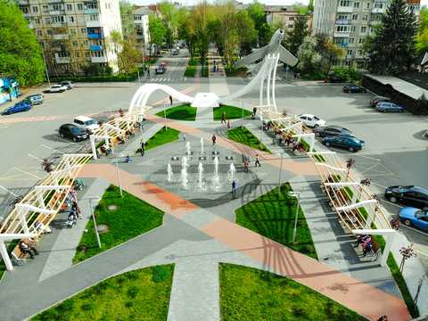 комерційна за адресою Космонавтів просп., 20