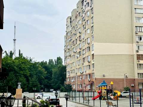 квартира за адресою Зоопаркова вул., 8в