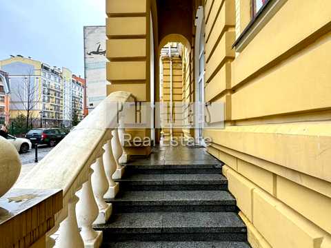 комерційна за адресою Кожум'яцька вул., 20