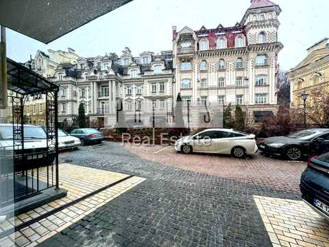 комерційна за адресою Кожум'яцька вул., 20