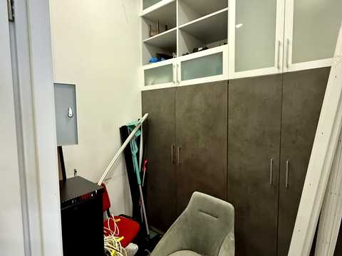 комерційна за адресою Кловський узвіз, 7А