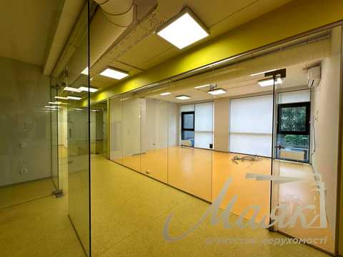 комерційна за адресою Предславинська вул., 53