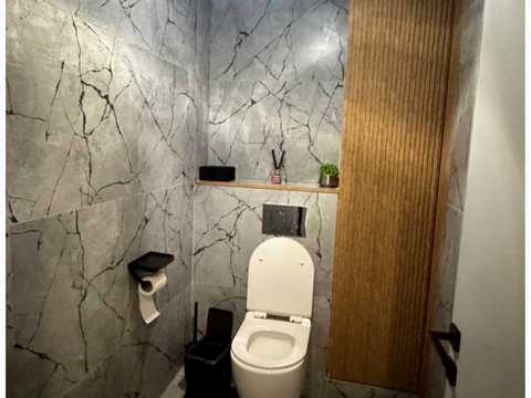 комерційна за адресою Трускавецька вул., 120