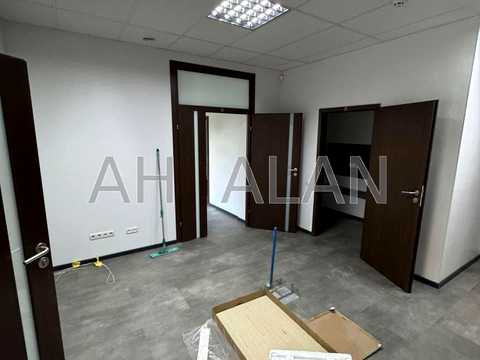 комерційна за адресою Красилівська вул., 11