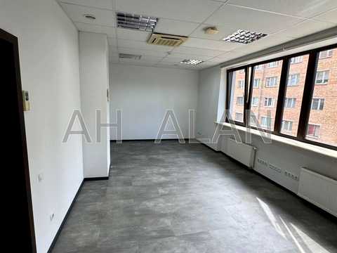 комерційна за адресою Красилівська вул., 11