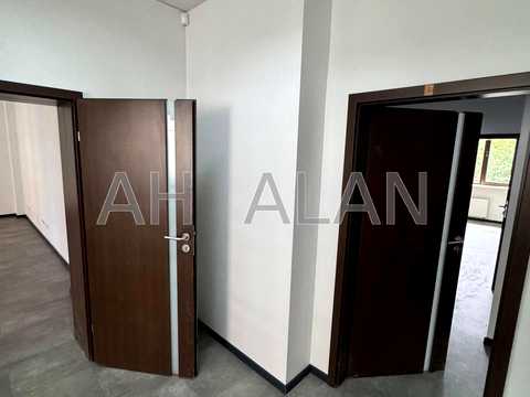 комерційна за адресою Красилівська вул., 11