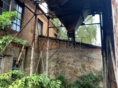 комерційна за адресою Предславинська вул., 10
