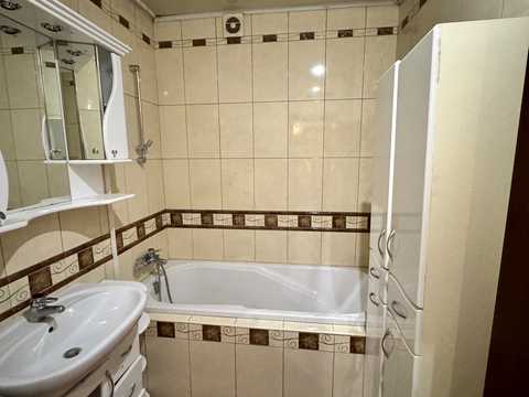 квартира за адресою Тролейбусна вул., 16