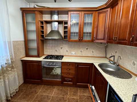 квартира за адресою Тролейбусна вул., 16