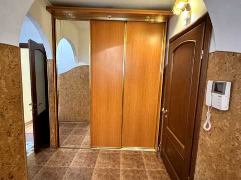 квартира за адресою Тролейбусна вул., 16