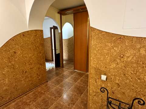 квартира за адресою Тролейбусна вул., 16