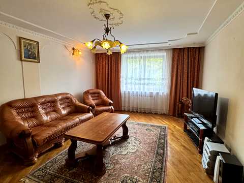 квартира за адресою Тролейбусна вул., 16