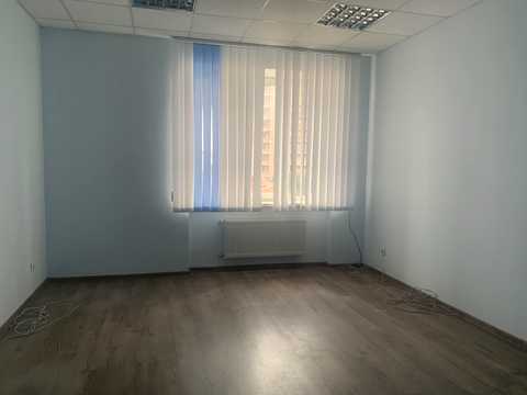 комерційна за адресою Подільська вул., 105