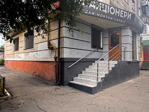комерційна за адресою Рівне, Степана Бандери вул., 63