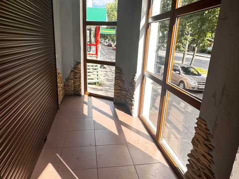 комерційна за адресою Рівне, Степана Бандери вул., 63