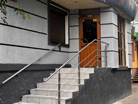 комерційна за адресою Рівне, Степана Бандери вул., 63