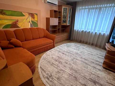 квартира за адресою Академіка Андрія Сахарова вул. (Суворова), 20