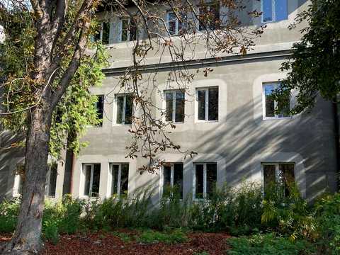 комерційна за адресою Полкова вул., 76