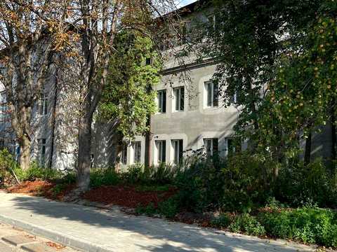 комерційна за адресою Полкова вул., 76