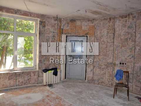 комерційна за адресою Леся Курбаса просп., 3