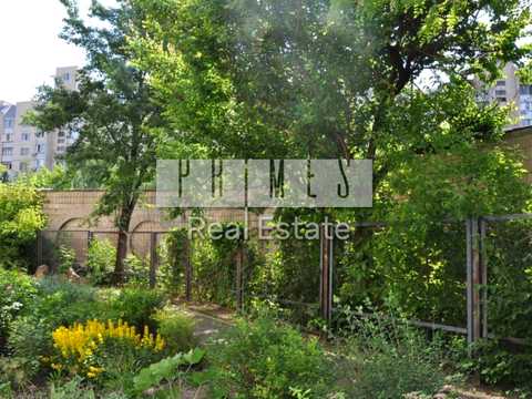комерційна за адресою Леся Курбаса просп., 3