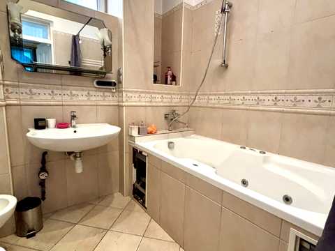 квартира за адресою Івана Левинського вул., 4