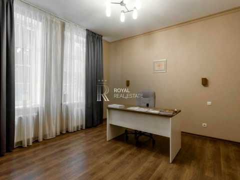 комерційна за адресою Болсуновська вул. (Сергія Струтинського), 23