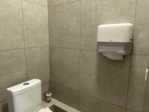 комерційна за адресою Незалежності вул., 11