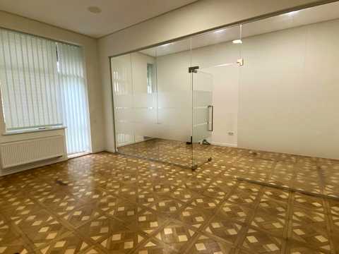 комерційна за адресою Незалежності вул., 11