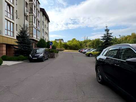комерційна за адресою Щаслива вул., 14