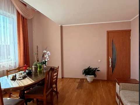 квартира за адресою с. Крихівці, Радісна вул., 4