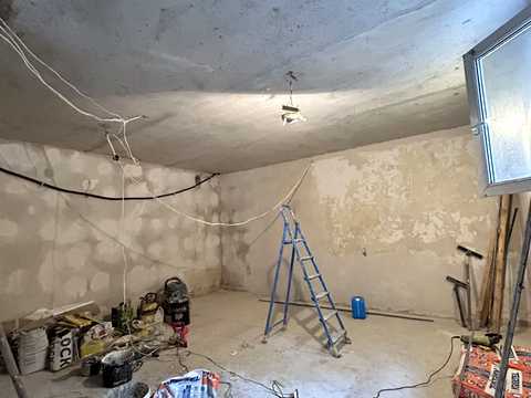 комерційна за адресою Андрія Мельника вул., 1