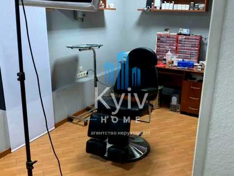 комерційна за адресою Малопідвальна вул., 2/18