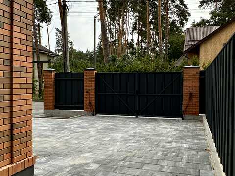 будинок за адресою Сім'ї Шкарівських вул.